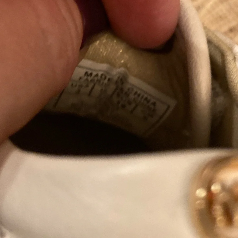 Michael Kors kids Lace Up Slip On White Silver Logo Sneakers Sz-3‎